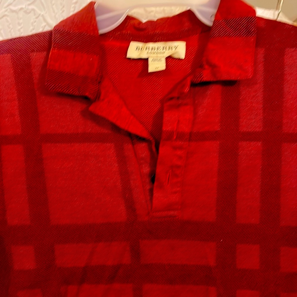 Selling this shirt it’s in great condition